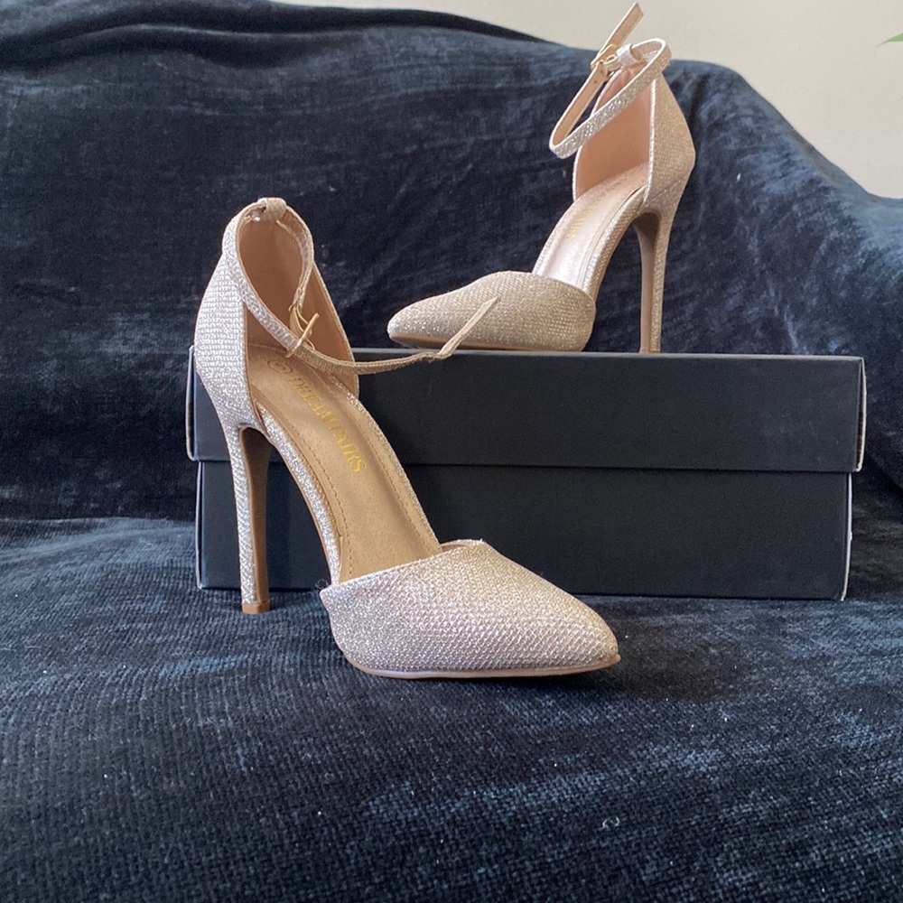 Dreampairs- gold ankle strap pumps